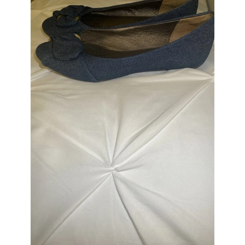 Clarks‎ Artisan Women's 7 Blue Denim Bow Ballet Flats Peep Toe Shoes - Picture 4 of 6